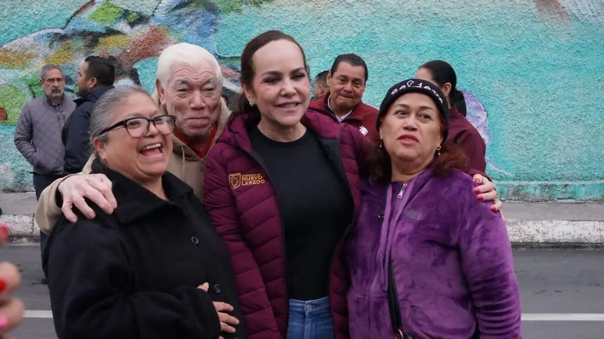 La alcaldesa Carmen Lilia Canturosas Villarreal estuvo acompañada de los vecinos de la zona centro de Nuevo Laredo