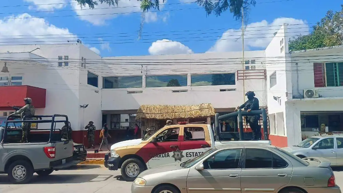 Elementos de la Secretaría de Marina y la Guardia Estatal acudieron al sur de Tamaulipas para ayudar en el proceso de búsqueda del joven estudiante de medicina naval