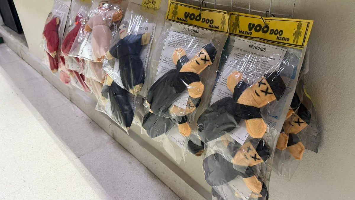 El uso de muñecos vudú se populariza durante el mes de Febrero; de acuerdo a las prácticas esótericas el color rojo atrae el amor y el blanco busca concretar el matrimonio 