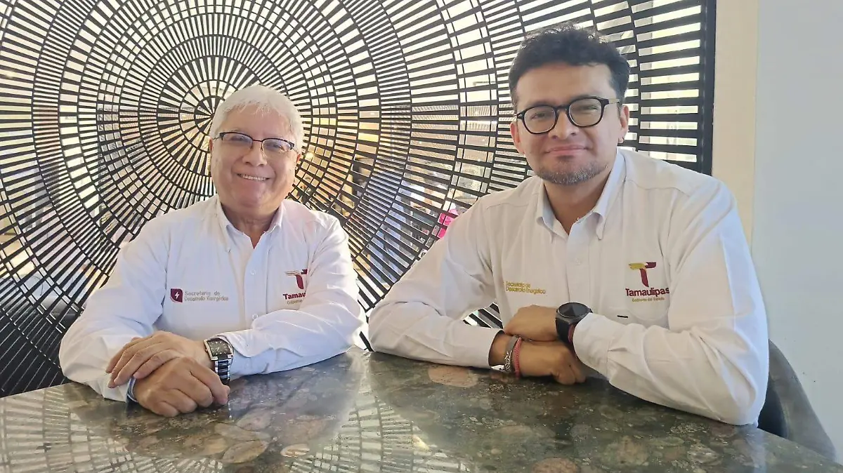 Walter Julián Ángel Jiménez, secretario de desarrollo energético y Roberto Rendón, subsecretario de electricidad