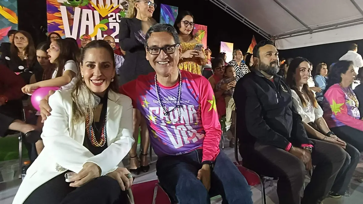 El presidente Erasmo González Robledo junto a su esposa Dunia Marón 