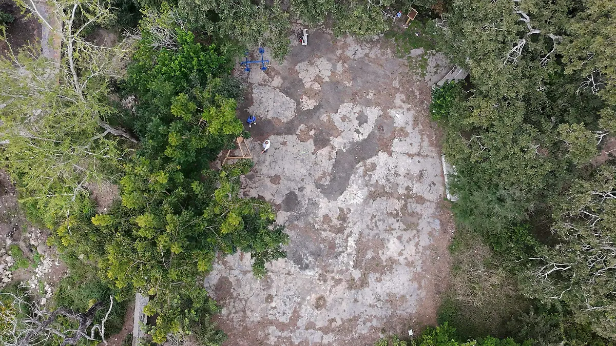 Vista aérea de la explanada de La Fuente que ha servido como cancha y pista de baile