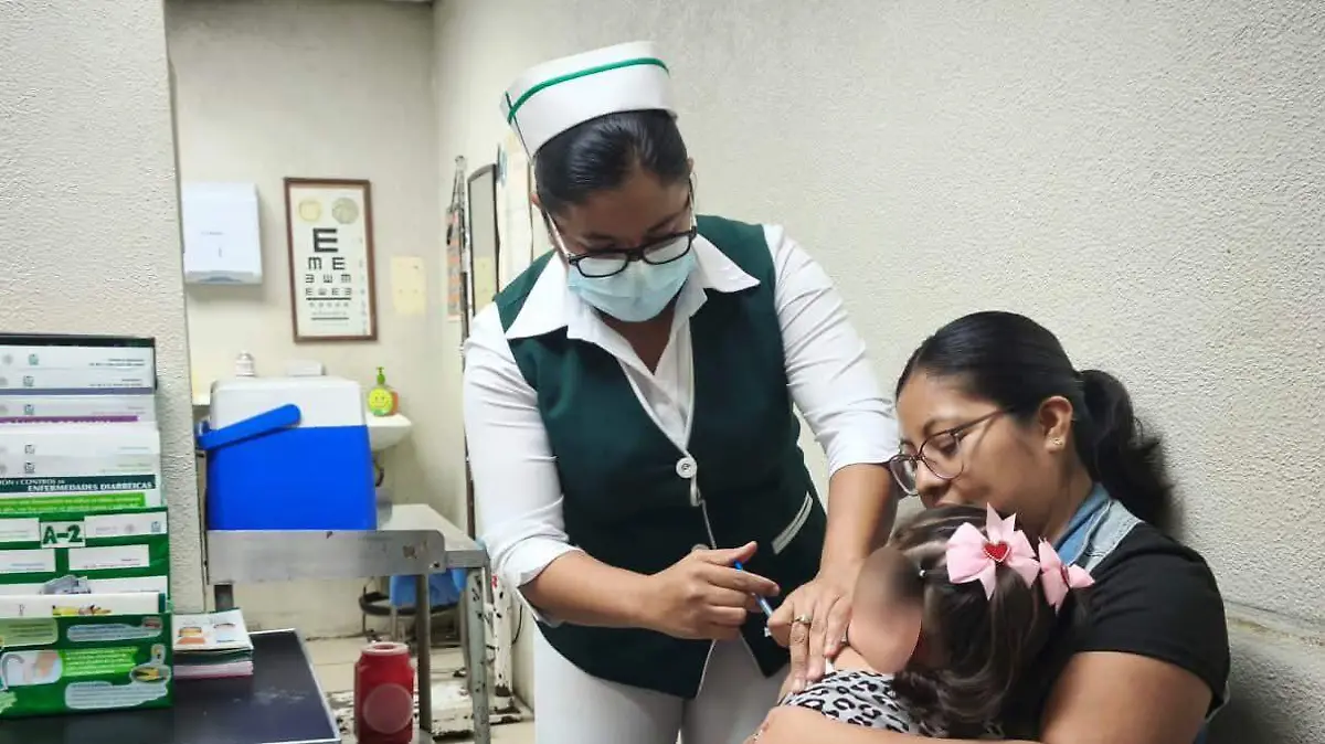 La campaña de vacunación se dirige a toda la población derechohabiente 