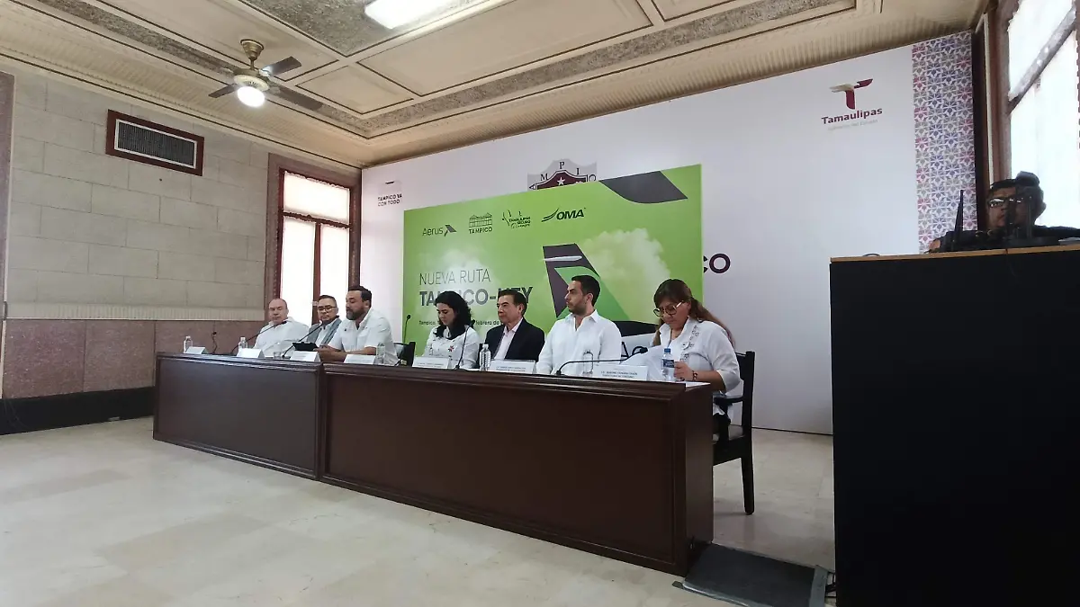 El anuncio de la nueva ruta aérea de Tampico a Monterrey se dio en la Sala de Cabildos del Ayuntamiento municipal