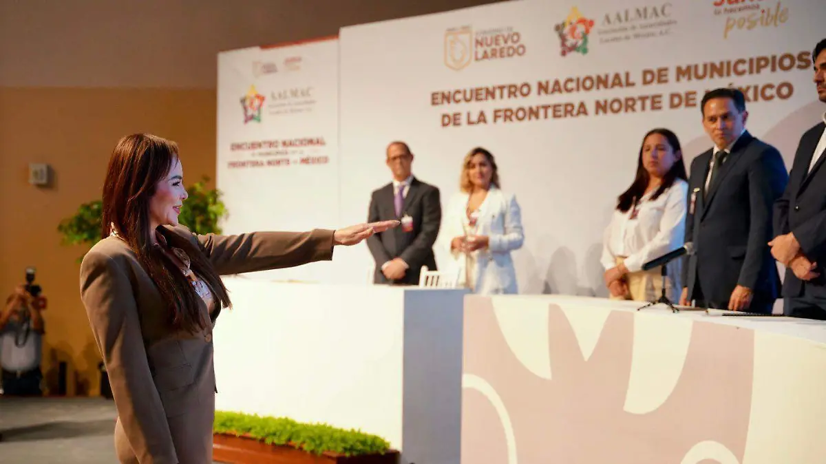 Carmen Lilia Canturosas, tomó protesta como Coordinadora Nacional de los alcaldes de la Frontera Norte