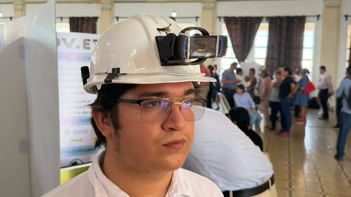 Estudiantes de Altamira, Tamaulipas crean casco con IA que traduce el lenguaje de señas