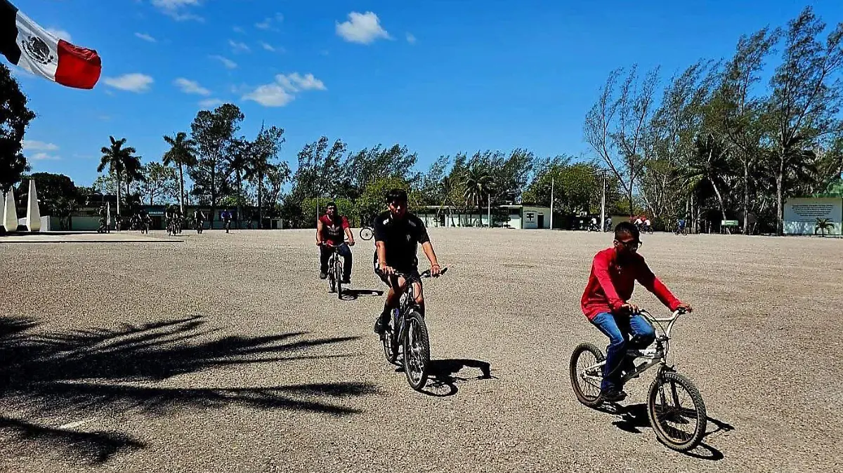 Integrantes del 51/o. Batallón de Infantería invitan a la ciudadanía a participar en la rodada ciclista en Pueblo Viejo, Veracruz