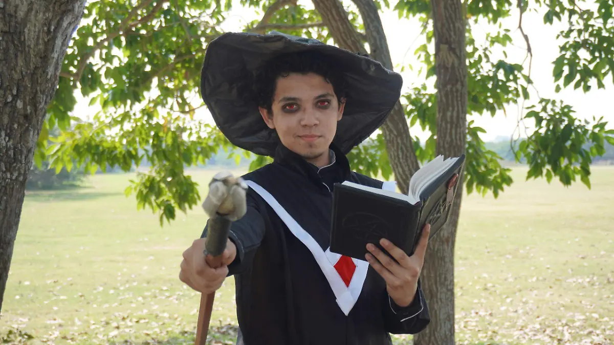 La comunidad Huastel realiza actividades con disfraces, música y juegos inspirados en la fantasía medieval