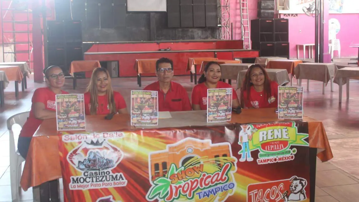 Francisco "La Pareja Santa Cruz" anunció la cartelera musical durante una rueda de prensa