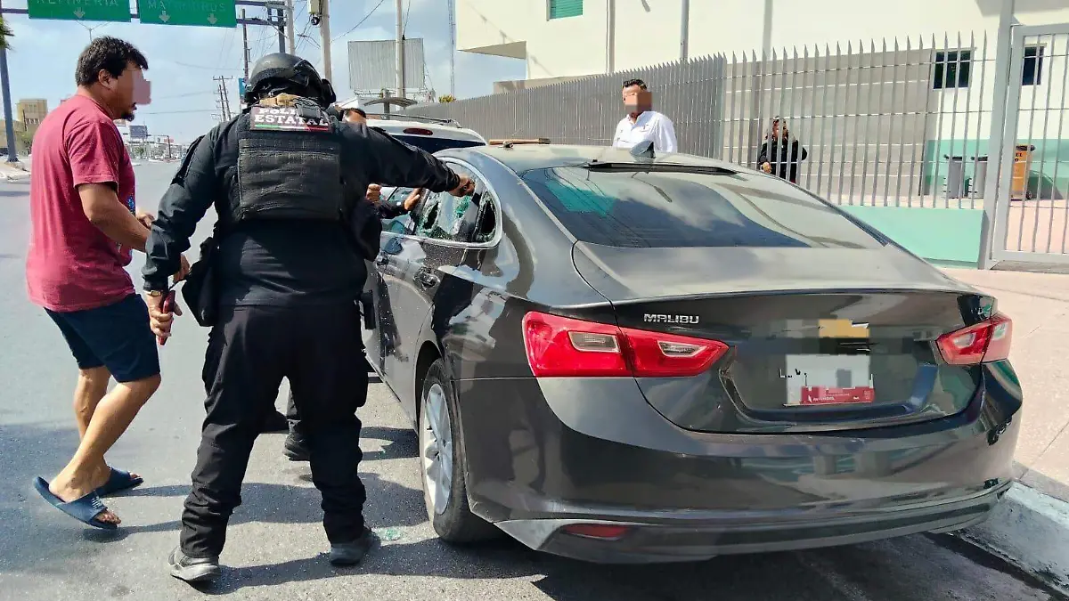 Fue necesario romper uno de los vidrios del automóvil para rescatar al bebé en Reynosa