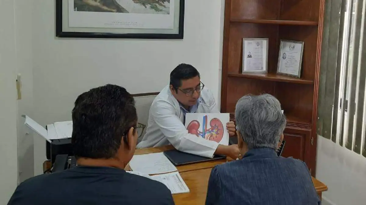 Las campañas del doctor Alberto son de vital importancia para acercar a la población información sobre los problemas renales