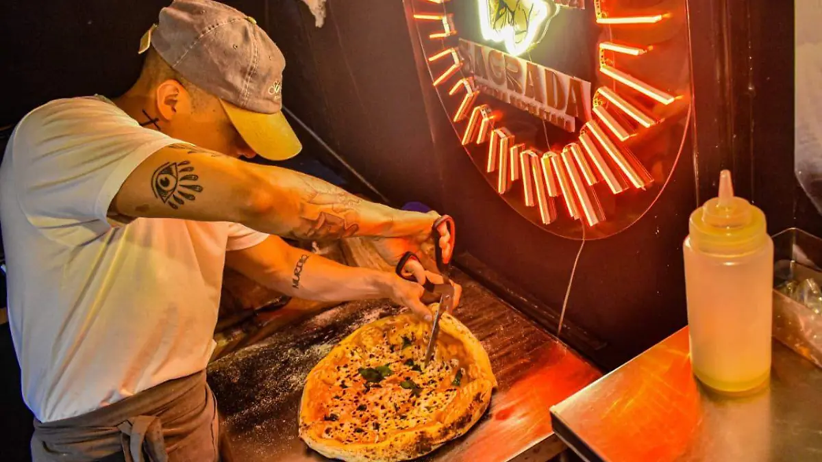 En su food truck en Tancol, Gerardo mismo elabora las pizzas napolitanas