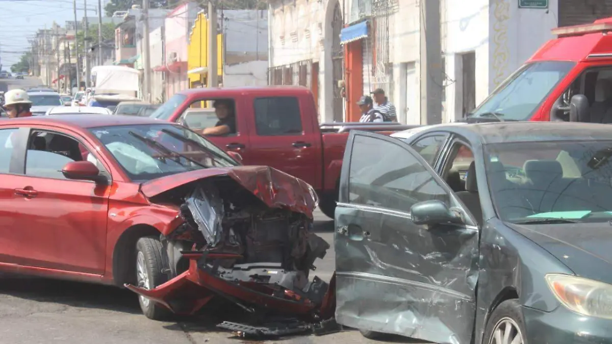 Paramédicos de Madero auxilian en Tampico tras aparatoso accidente en zona centro
