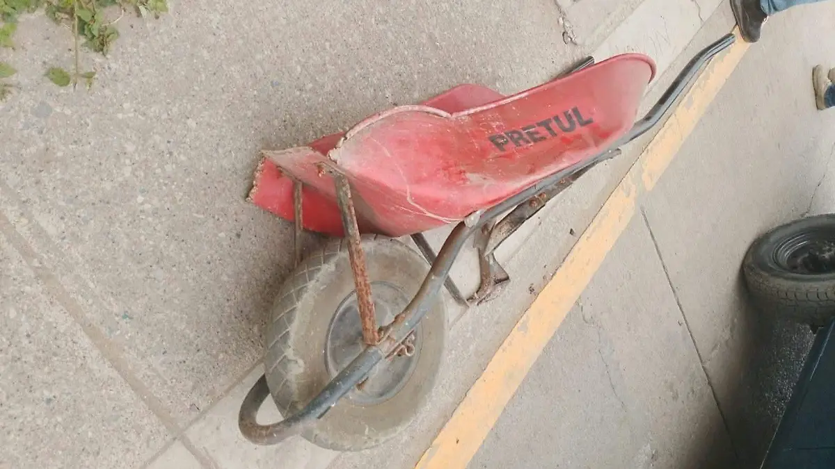 En Altamira, un hombre de 60 años fue atropellado mientras barría afuera de su casa en el sector Miramar