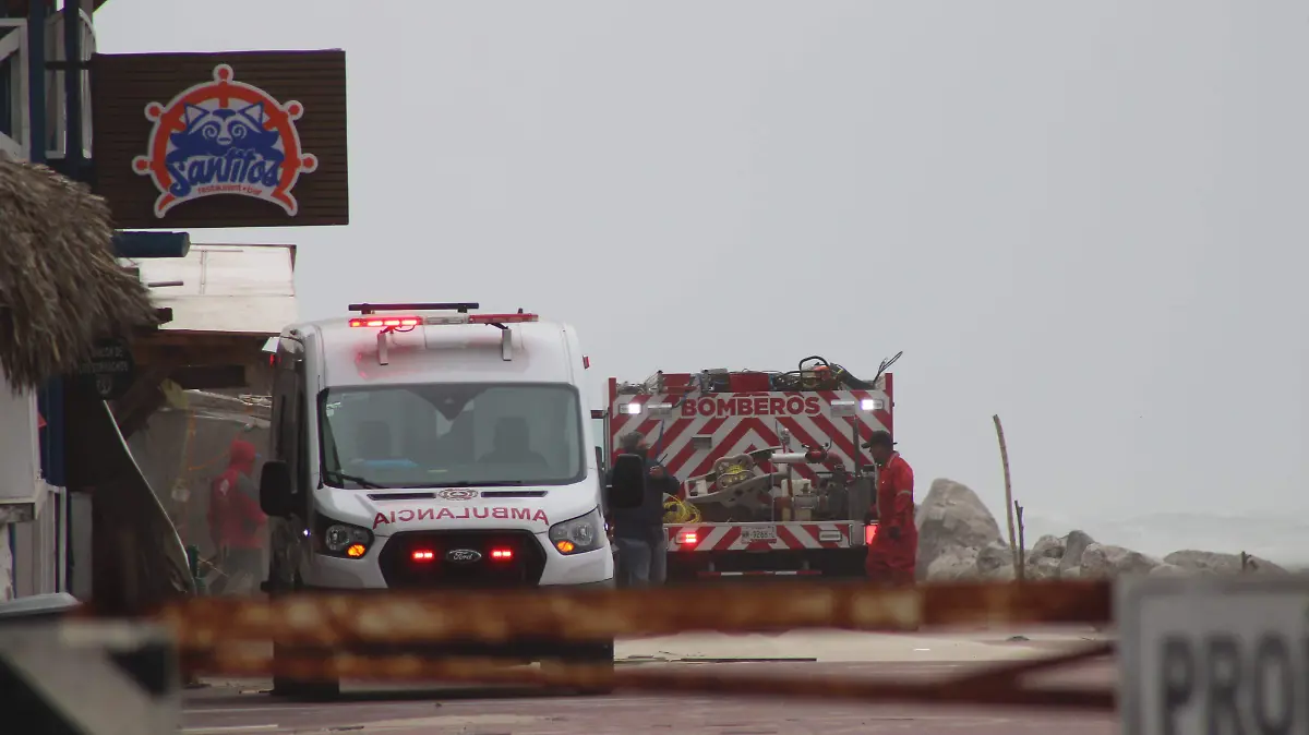Elementos de la Marina, Bomberos y Protección Civil lograron rescatar a un pescador de 32 años