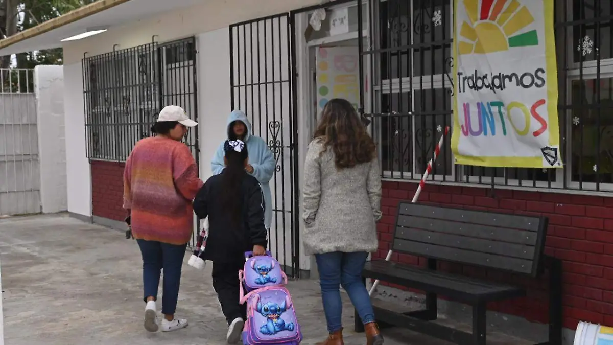 Docentes exigen que salud mental sea criterio para cambios laborales