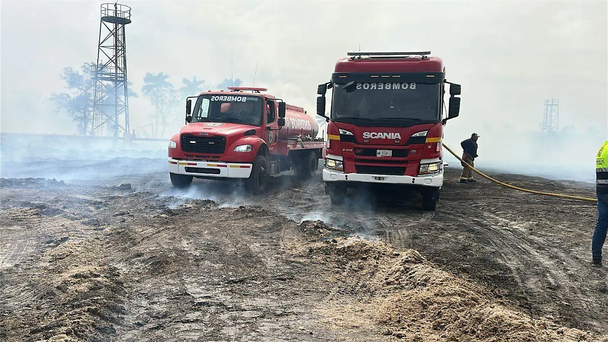 Acudieron cuerpos de bomberos de El Mante, Altamira y González 