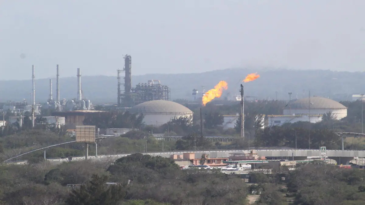 Joaquín Hernández Galicia alias La Quina incursionó en la Sección I como trabajador transitorio del departamento de soldadura