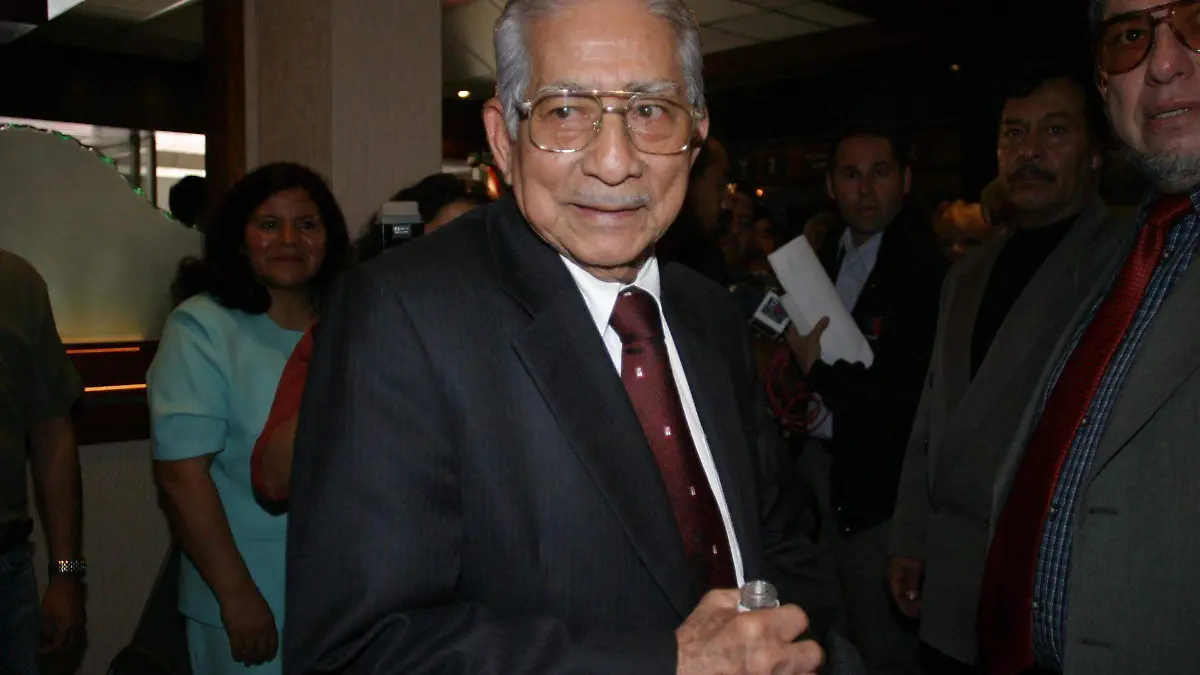 Joaquín Hernández Galicia nació el 12 de agosto de 1922, hijo de Joaquín Hernández Garcia y Leoncia García, él era timonel de lancha y ella lavaba trastes en el Mercado de Tampico 