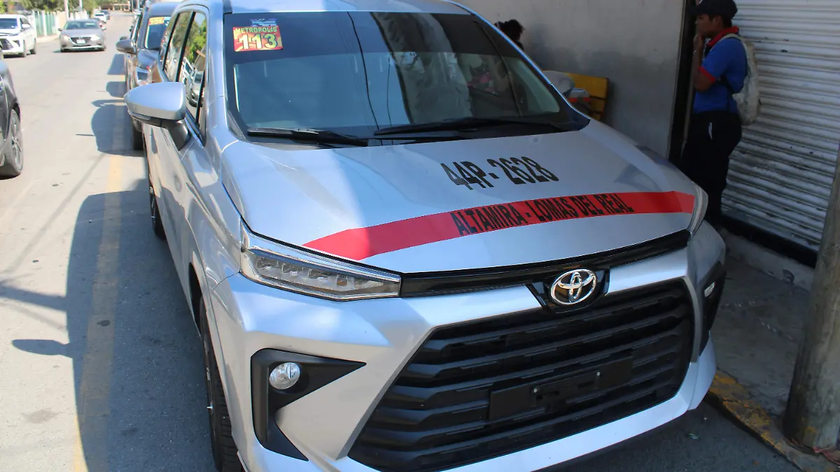 Unidades de transporte en ruta 90 Altamira