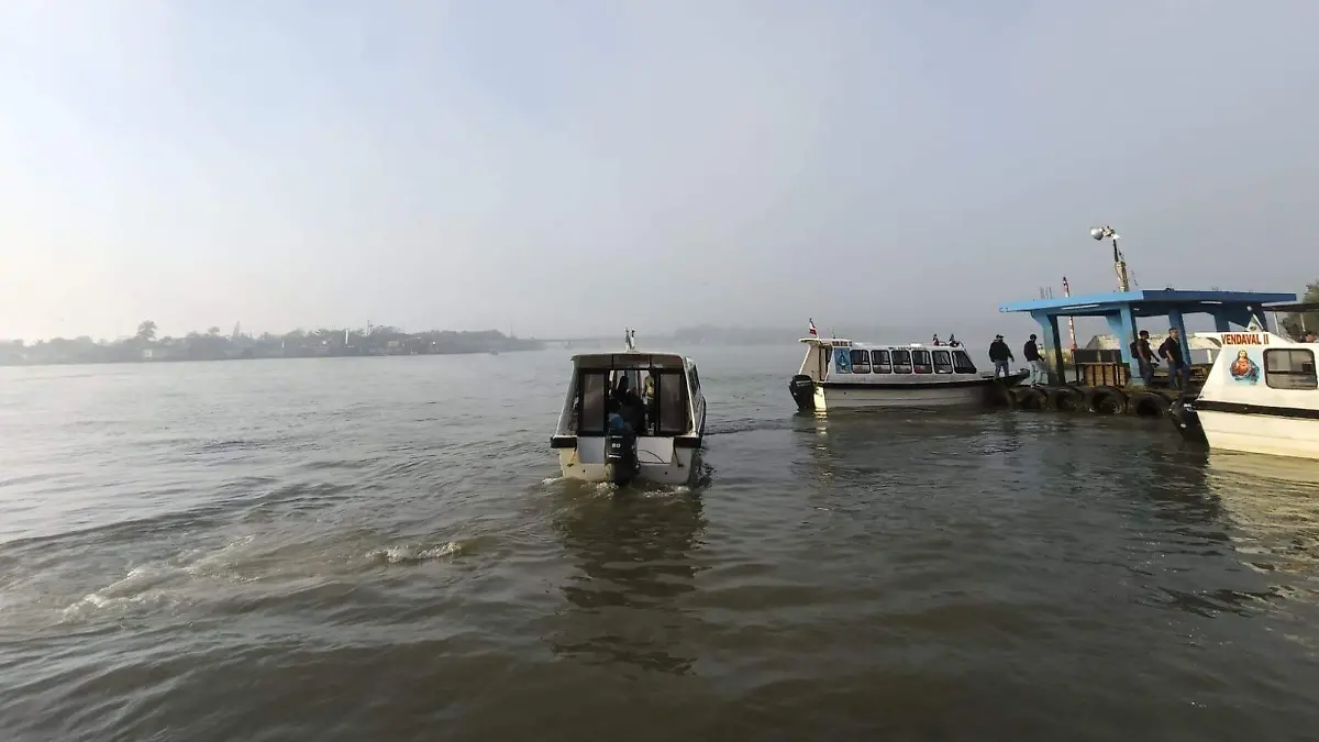 Lancha para llegar a la Ruta del Sabor al norte de Veracruz
