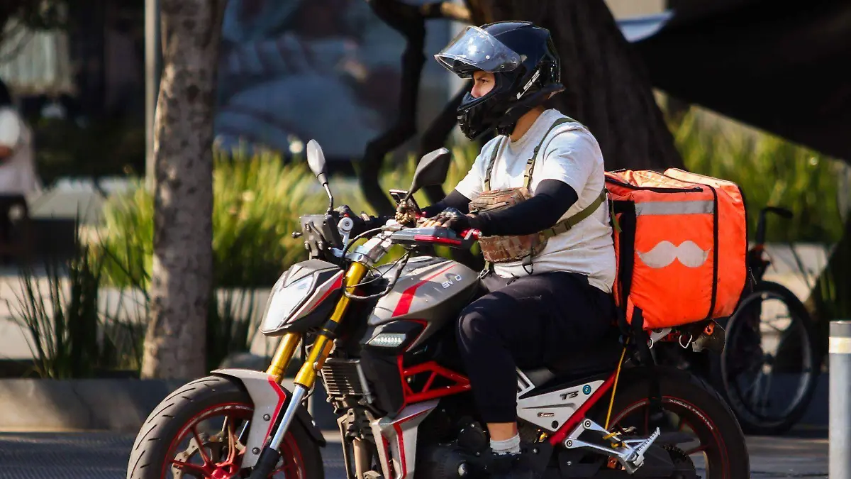 1010326_Repartidores regularizan su empleo_web