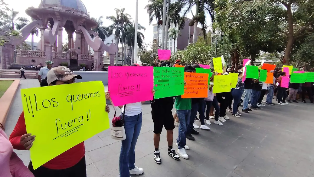 Exigieron con pancartas