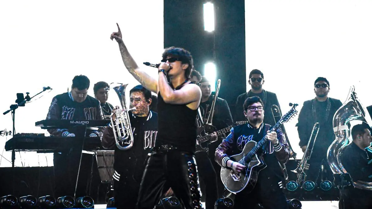 Entre las canciones más populares de Ballesteros se encuentran: El Boss, Elvira, Porque te vas, AMG, Neta y A puro dolor