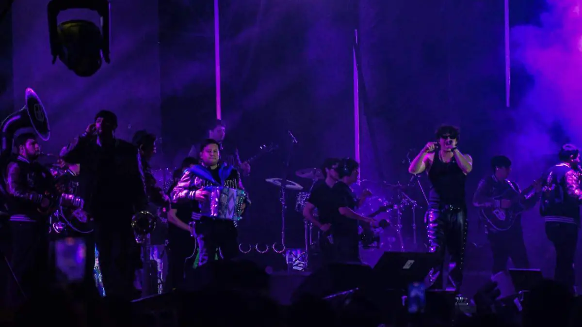 Hasta el momento, Gabito Ballesteros cuenta con dos discos de estudio: La Gran Bretaña y Ya no se llevan serenatas 