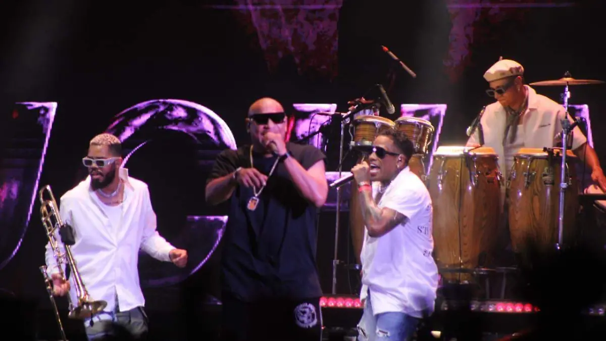 Ganaron tres Premios Grammy Latinos por la canción "Bailando" en colaboración con Enrique Iglesias