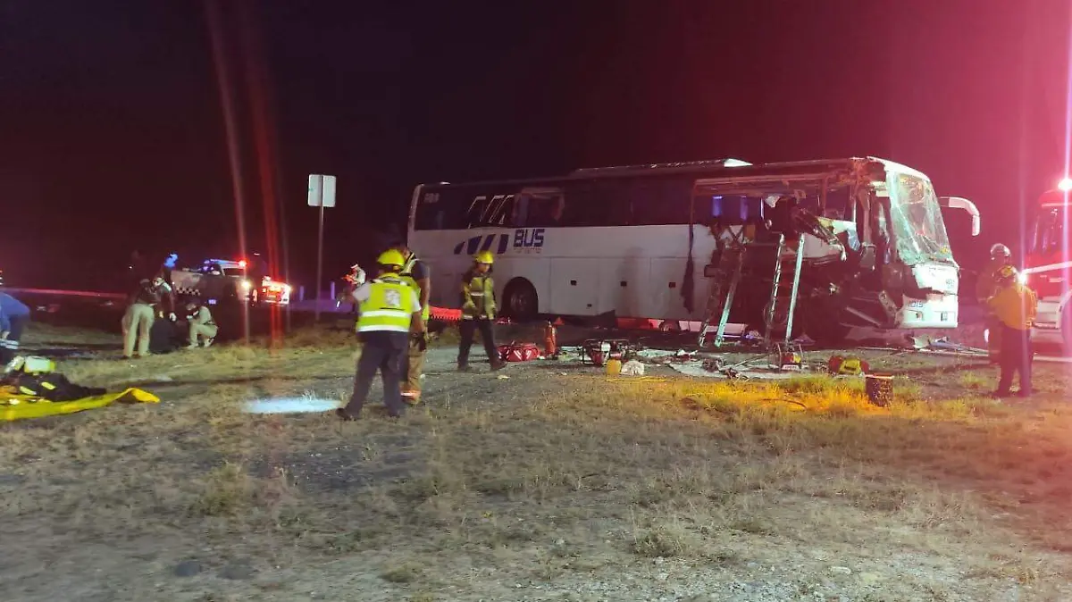 Así quedó la unidad de transporte de pasajeros por el choque en Tamaulipas