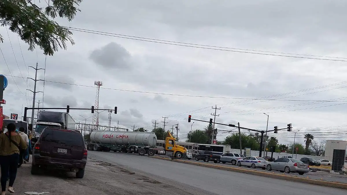 Peatones y conductores que circulaban por las vías afectadas expresaron miedo ante la situación