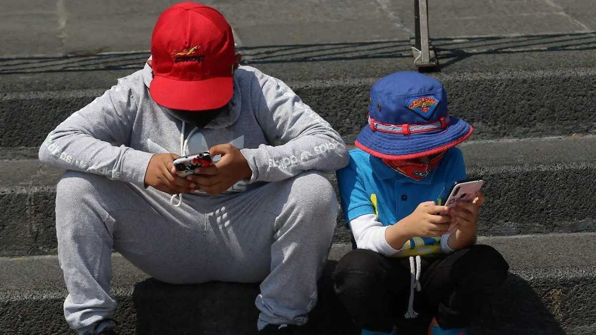 781842_Niños Uso Celular_web