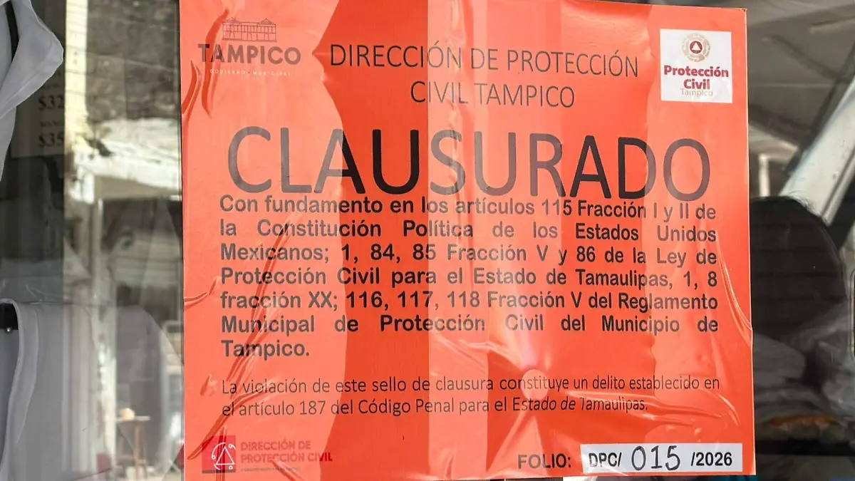 Esta mañana, clausuraron el edificio de uniformes Charin en el centro de Tampico