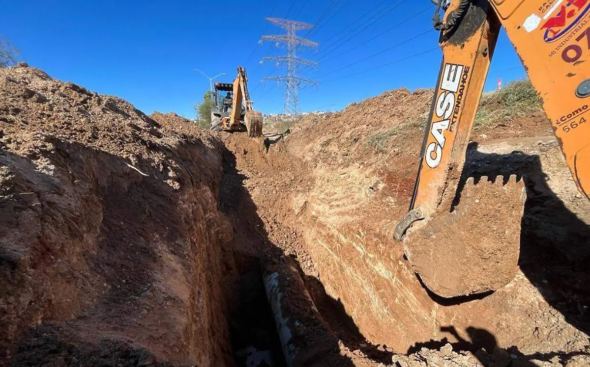 ATIENDE CESPT FUGA EN ACUEDUCTO FLUJO INVERSO