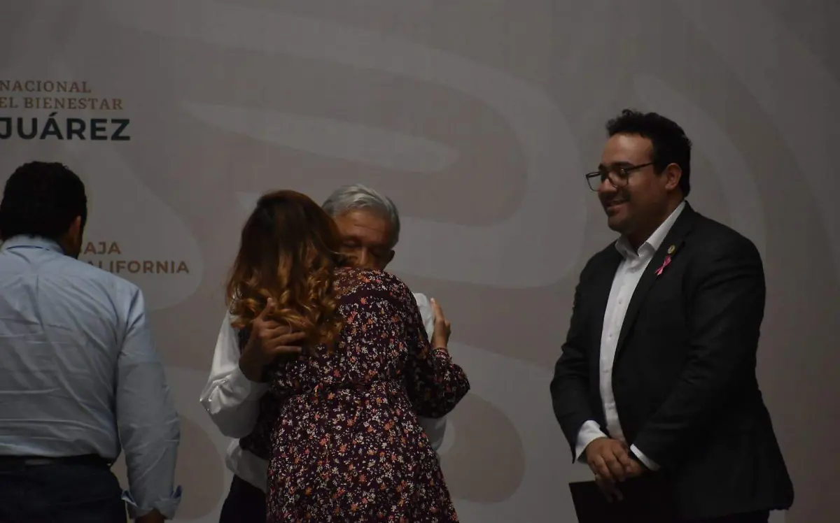 AMLO-y-Marina-del-Pilar