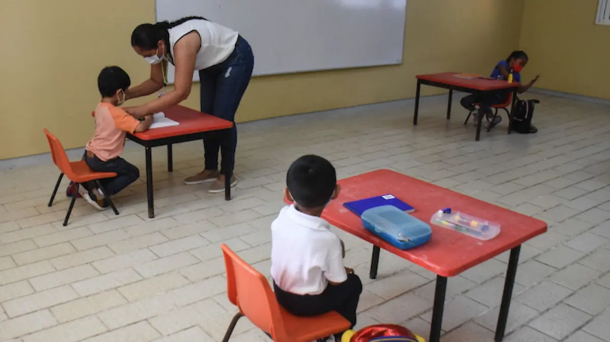 Estudiantes vuelven a clases presenciales en Quintana Roo