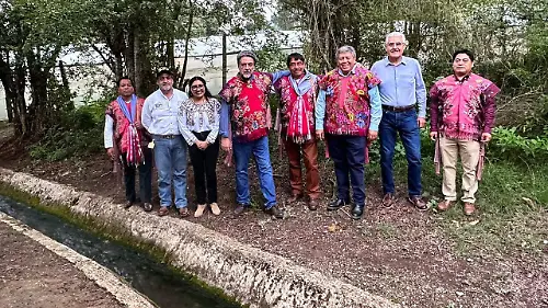 Juan Cepeda, de la UAAAN (segundo de derecha a izq.), con sus colaboradores cortesía