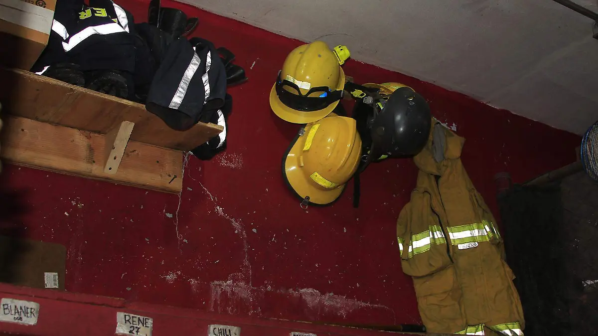 Traje de bomberos, trabajo