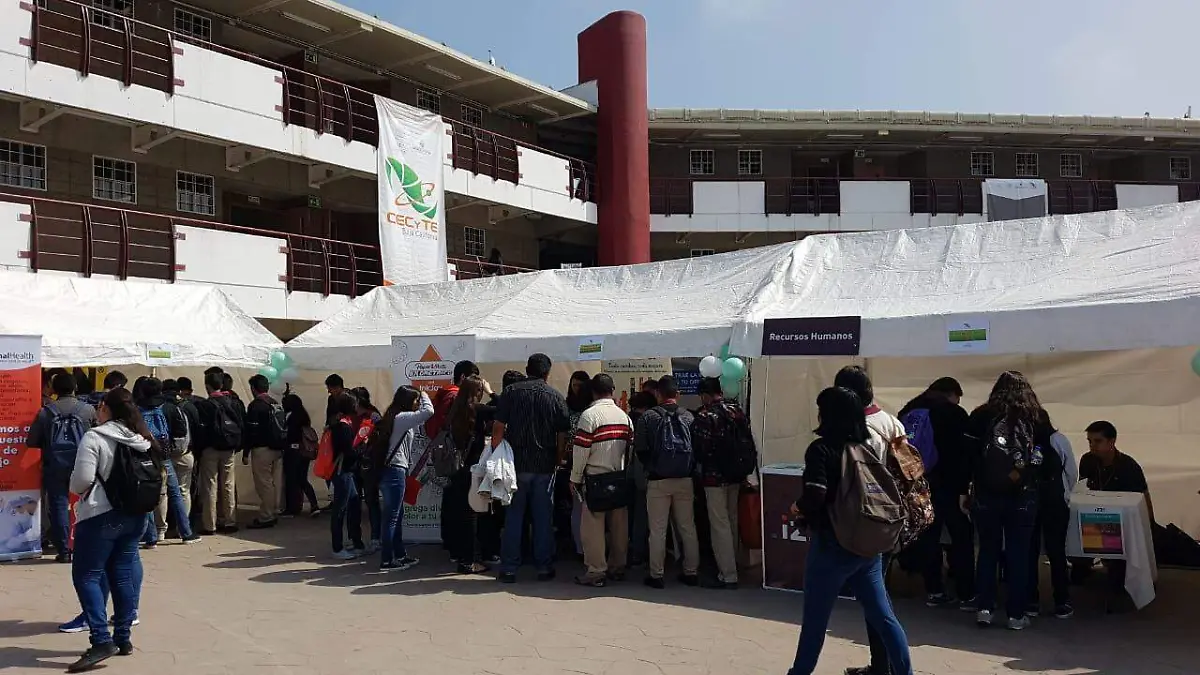 Ofertan espacios educativos y de empleo a jóvenes