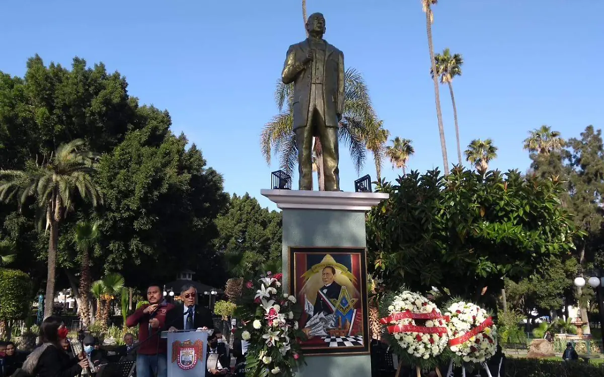 Conmemoran el natalicio de Benito Juárez
