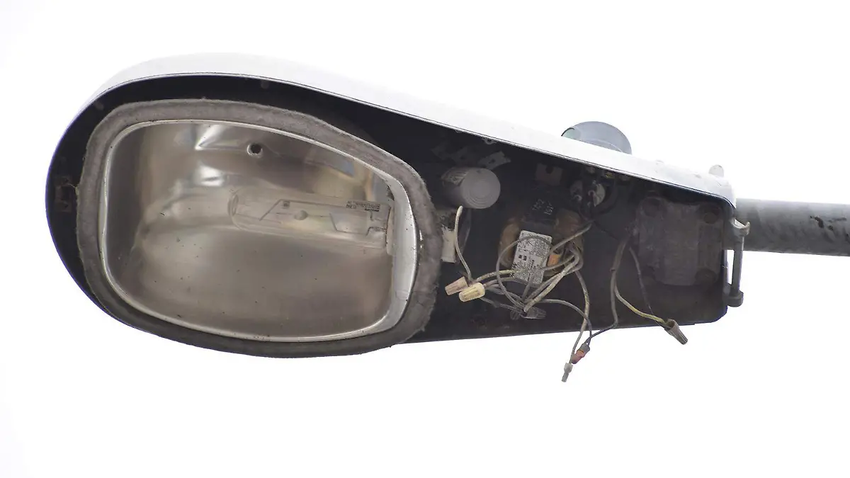 Colonia-Arboleda-postes-de-luz