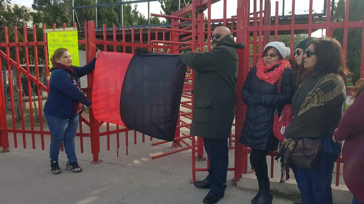 Estalla huelga del personal del CECyTE BC