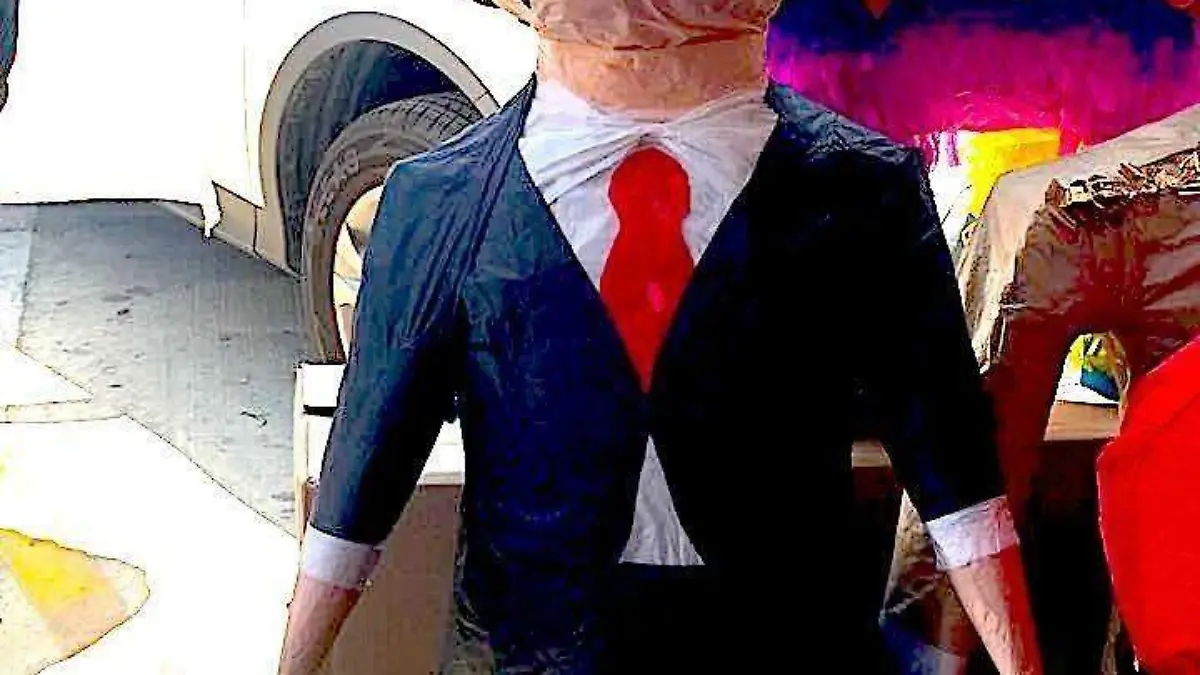 Venden piñatas de “Luisito Rey”