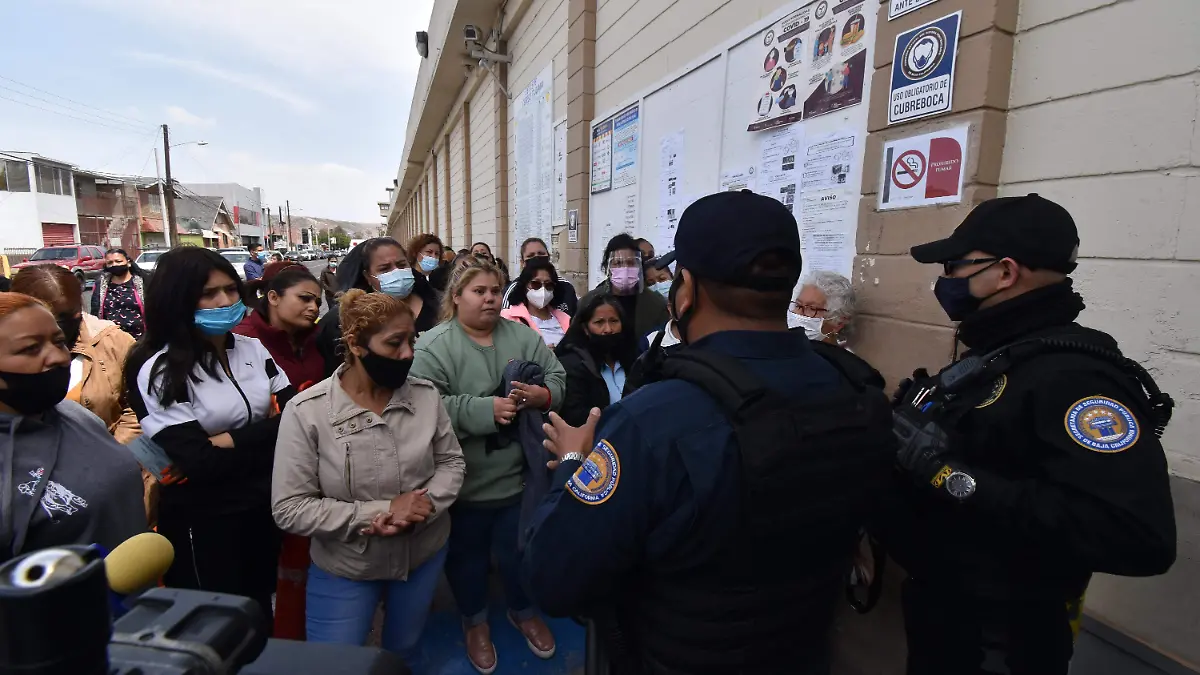 Penitenciaria, familiares en espera