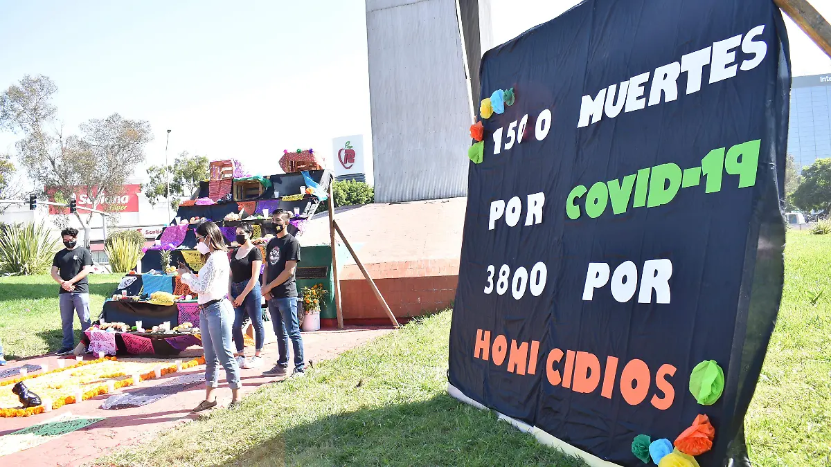52-cl-altar de muertos en honor a feminicidios5