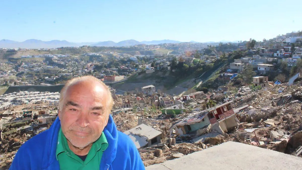 Temen derrumbe de más casas en Lomas del Rubí