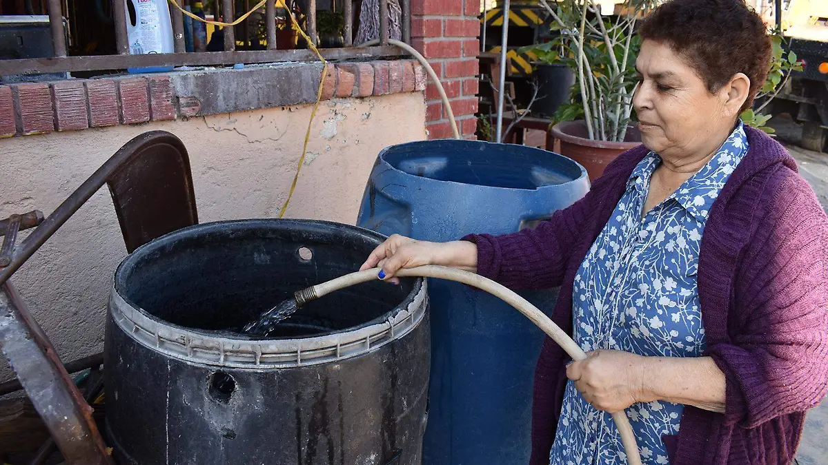 Llenando-tanque-de-agua