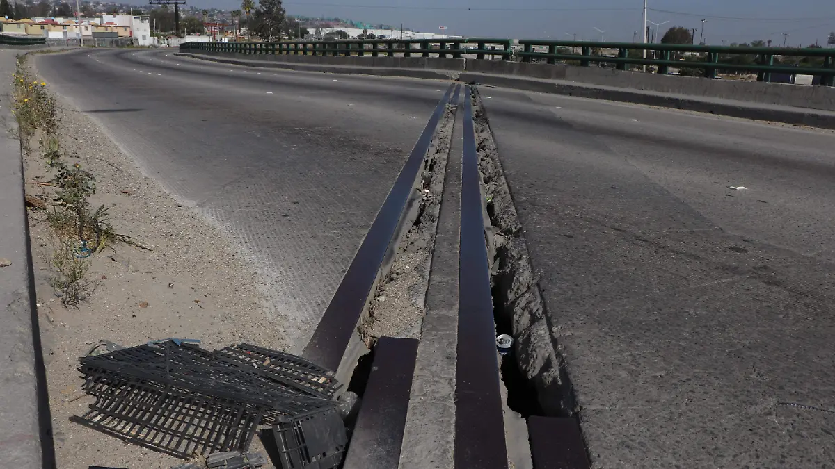 Puente-Los-Olivos-Grieta