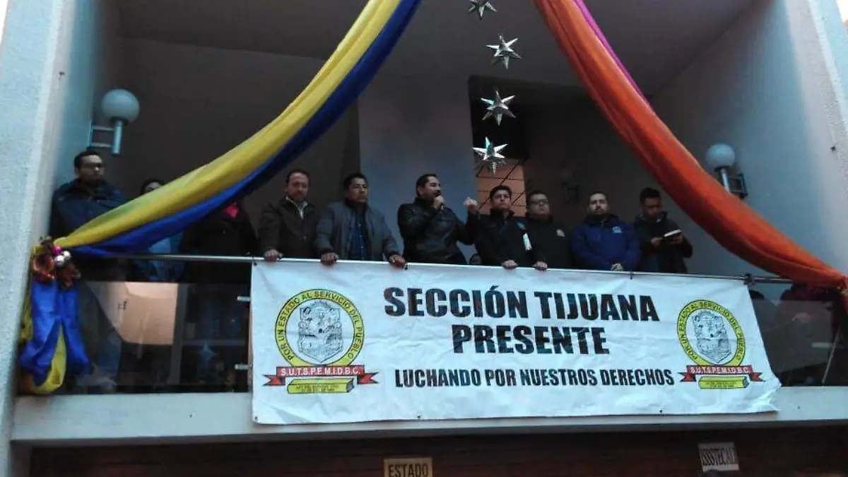 Trabajadores del gobierno del estado exigen el pago de aguinaldo